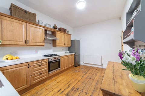 KitchenFully Fitted Kitchen with everything you need to enjoy a lovely stay.
- Stove
- Oven
- Washing machine
- Fridge