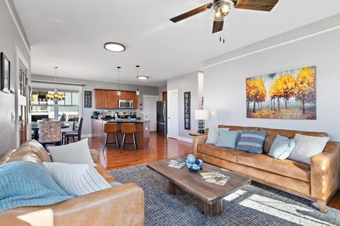 Livingroom, kitchen, dining room