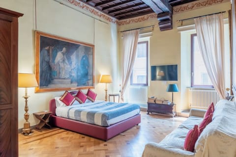 Frette Italian sheets, premium bedding, desk, free WiFi