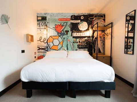 Room, 1 Double Bed with Sofa bed (Pop) | Individually decorated, desk, laptop workspace, blackout drapes