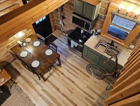 Dining table seats 4-6 comfortably.