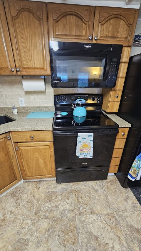 Flat top stove, microwave 
