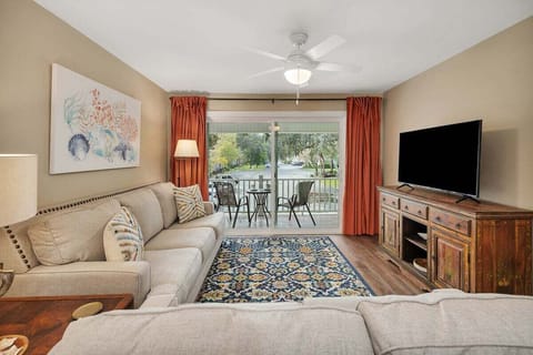 Ocean Walk L8 - Living Space with Balcony Access