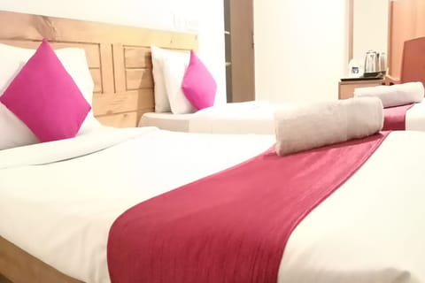Standard Room | In-room safe, desk, iron/ironing board, free WiFi