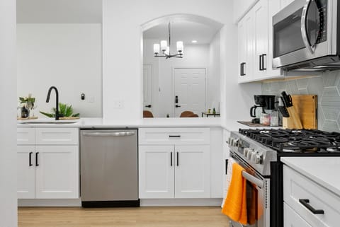 Apartment | Private kitchen | Fridge, microwave, oven, dishwasher