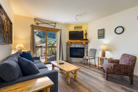 Condo, 2 Bedrooms | Living area | Smart TV