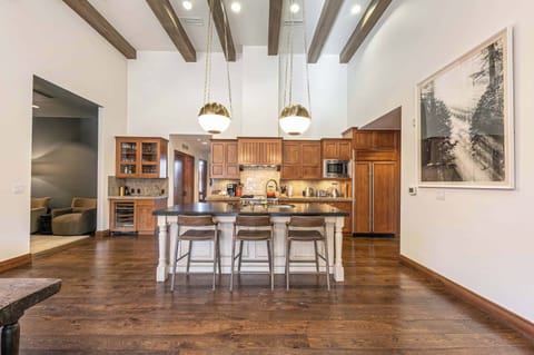 5001 Northstar Dr Apt 501-print-014-024-Interior-3299x2198-300dpi