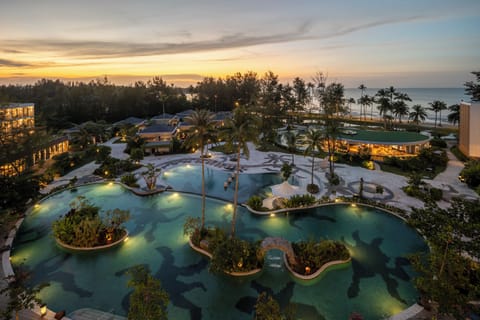 3 outdoor pools, pool umbrellas, sun loungers