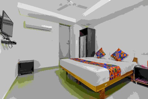 Egyptian cotton sheets, premium bedding, in-room safe, free WiFi