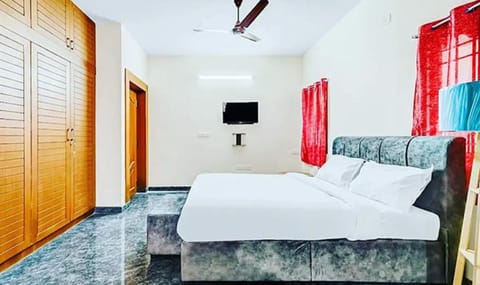 Premium Room | Egyptian cotton sheets, premium bedding, in-room safe, free WiFi