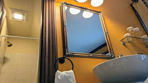 Van Vliet Room Photo 04