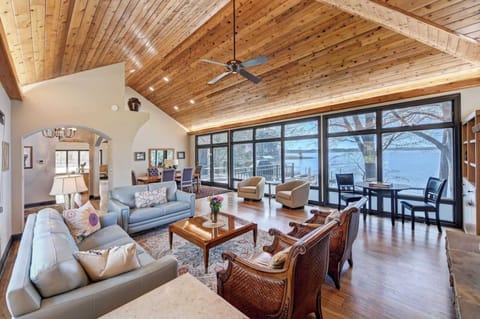 House (5 Bedrooms) | Interior