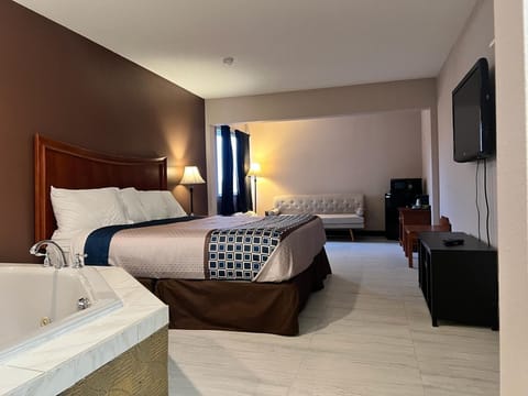 Royal Room | Desk, free WiFi