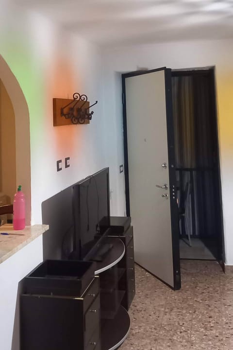 Apartment, 1 Bedroom, Balcony, City View | Interior