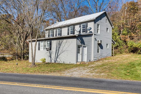 Mt Pleasant Mills Vacation Rental | 1BR | 1BA | 1,000 Sq Ft | Step-Free Access