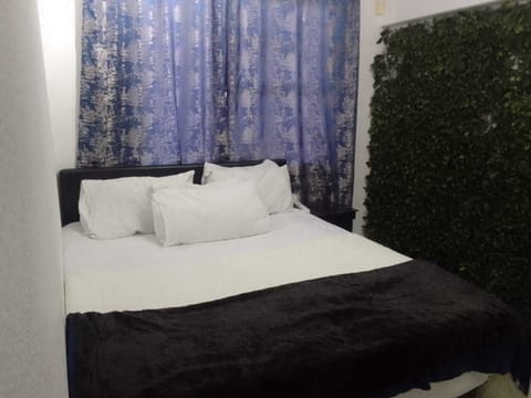 Deluxe Apartment | 1 bedroom, iron/ironing board, free WiFi