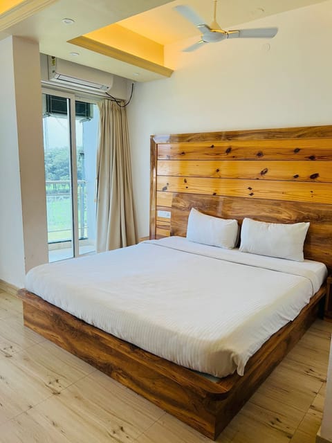Economy Double Room | Desk, free WiFi