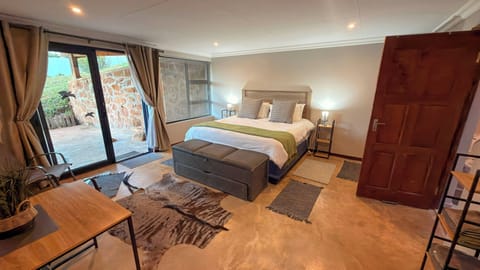 2 bedrooms, desk, iron/ironing board, WiFi (free)