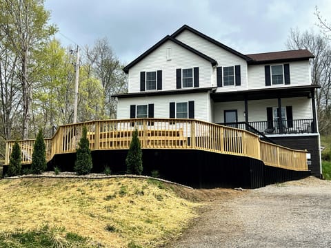 4200 Sq ft property set up for 16. 24' Heated pool in front/Hot tub in the back