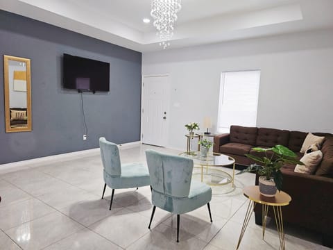 House | 2 bedrooms, desk, high-speed internet