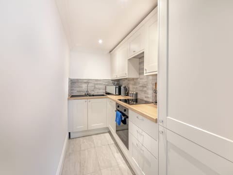 Kitchen | Iris Apartment - Ridley House, Yarm