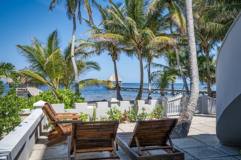 Beach front, with amazing views!
