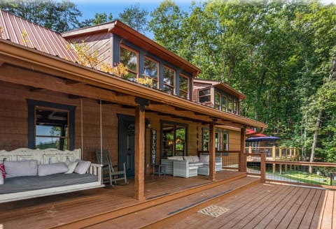 Signature Cabin | Terrace/patio