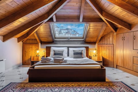 Royal Suite, Fireplace | Blackout drapes, free WiFi, bed sheets