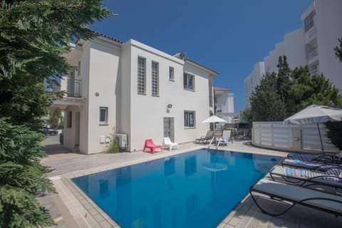 Villa PG08, Lovely 3BDR Pernera Villa, walking distance to the Beaches