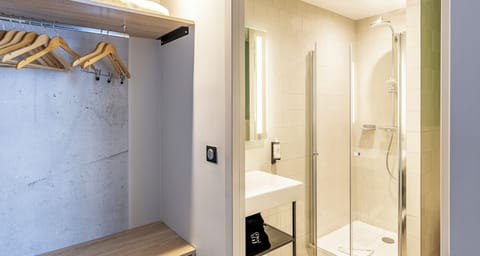 In-room safe, soundproofing, free WiFi