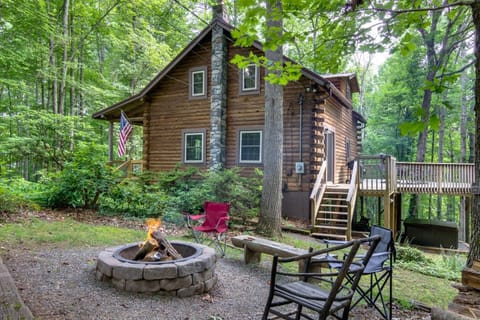 Pear Tree Cabin Fire Pit, Deck and Hot Tub