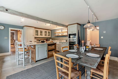 Rectory Barn Kitchen/Dining Room - StayCotswold