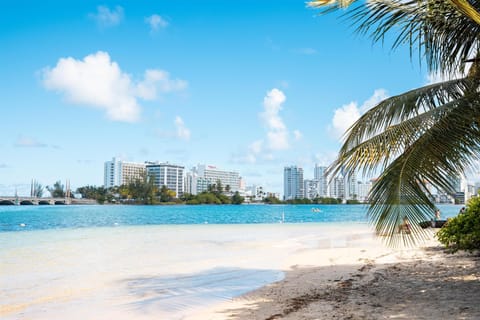 Beach nearby, beach towels, kayaking