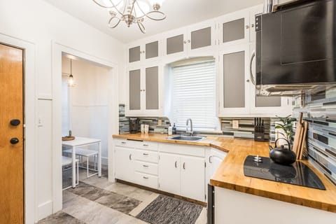 The kitchen is a stylish and functional space, equipped with modern appliances and all the essentials for your culinary needs. Prepare delicious meals, create culinary delights, and make yourself at home in this well-appointed kitchen