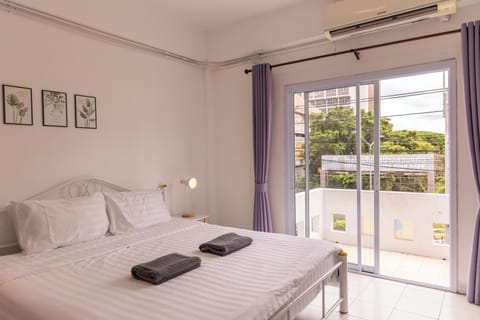 Superior Double Room | Desk, blackout drapes, iron/ironing board, free WiFi