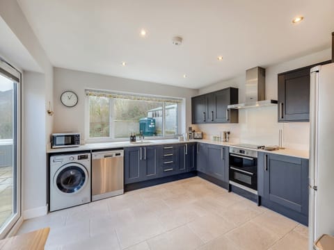 Kitchen | Y Beudy Gwydir, Trefor Nr Caernarfon
