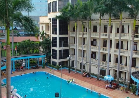 Poolside bar