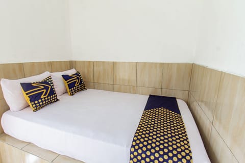 Economy Double Room | WiFi (free), bed sheets