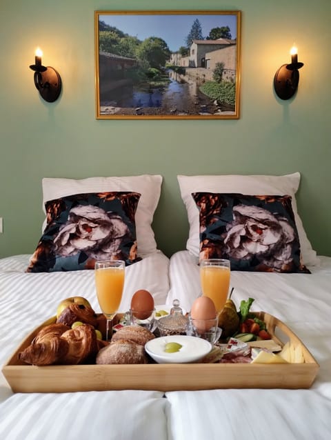 Daily full breakfast for a fee