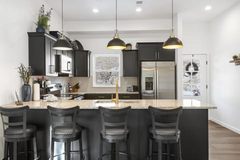 Lodge Entry & Full Kitchen