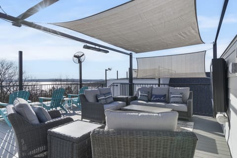 Rooftop Deck - Lake Views