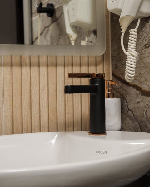 Deluxe Double Room | Bathroom