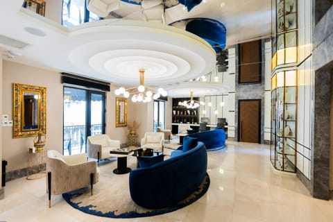 Lobby lounge