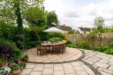 Myrtle House - StayCotswold