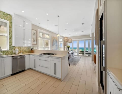 Beautiful open floor plan!  Cooking with a Beautiful view!