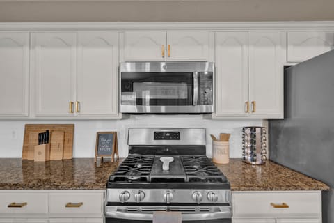 Full Kitchen with Cooking Amentities, Crockpot, Toaster and Blender