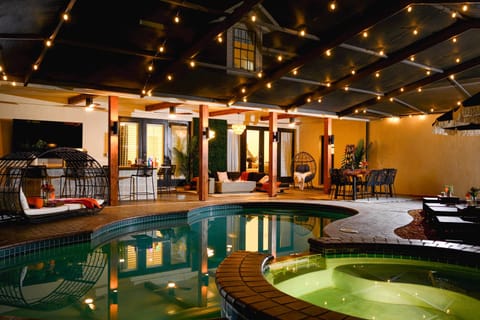 Villa (6 Bedrooms) | Front of property