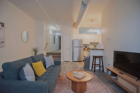 Executive Apartment | Living area | TV