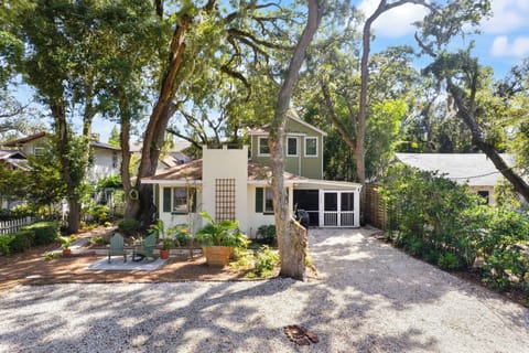 Sea Lyon Around - located under shady oaks