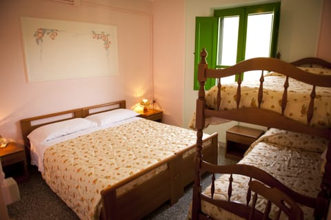 Basic Triple Room | Down comforters, free WiFi